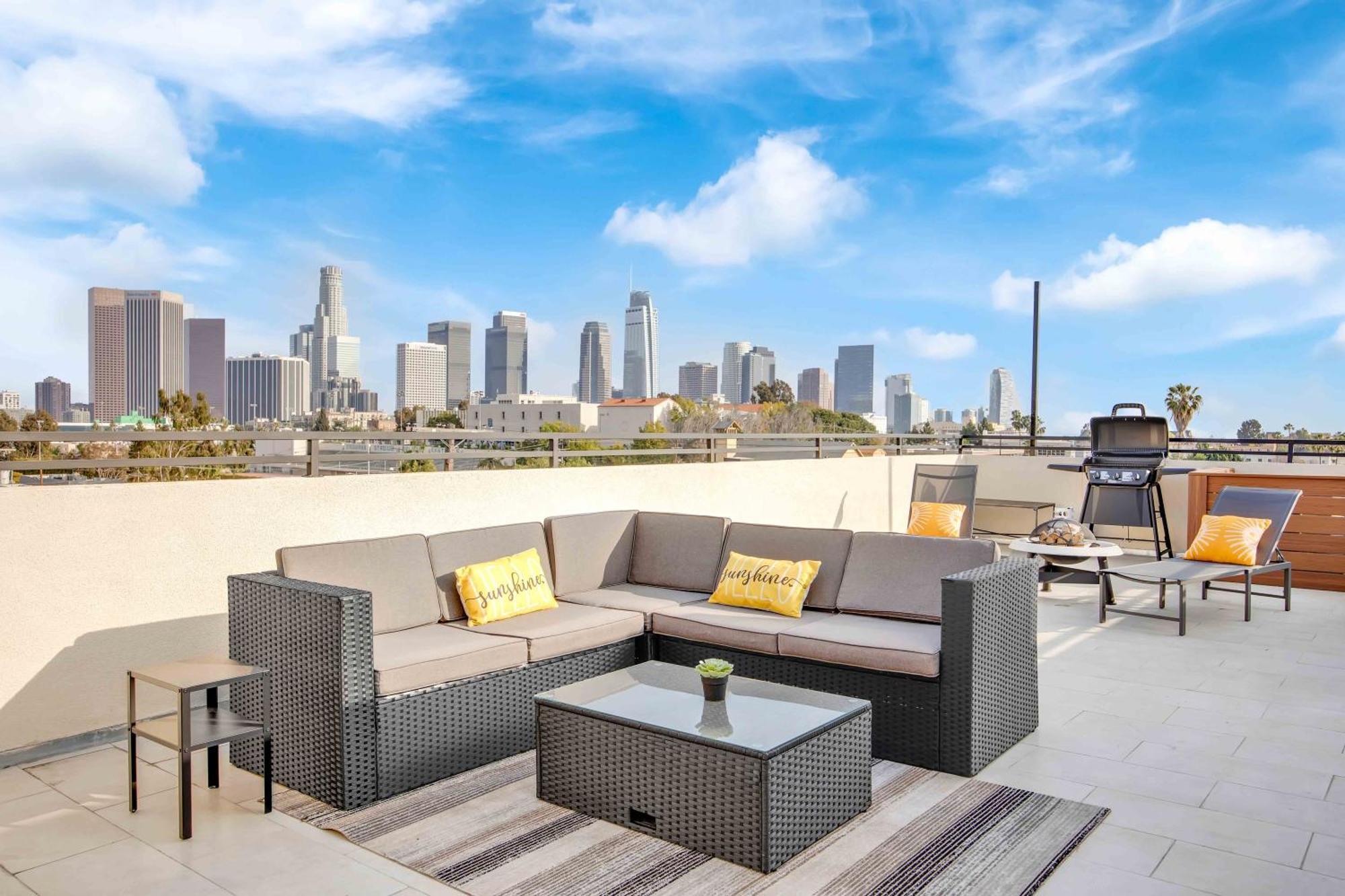 Spectacular Rooftop View House *